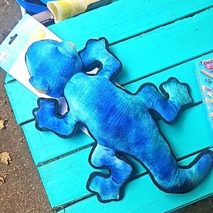 New with Tags Animal Planet Lizzard Gecko Dog Toy With Squeaker 18”